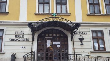 Fehér Holló Pharmacy